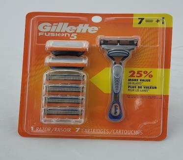 GILLETTE FUSION 5 25% MORE VALUE ON BLADS WITH 1 RAZOR - 1 RAZOR 7 CRTS